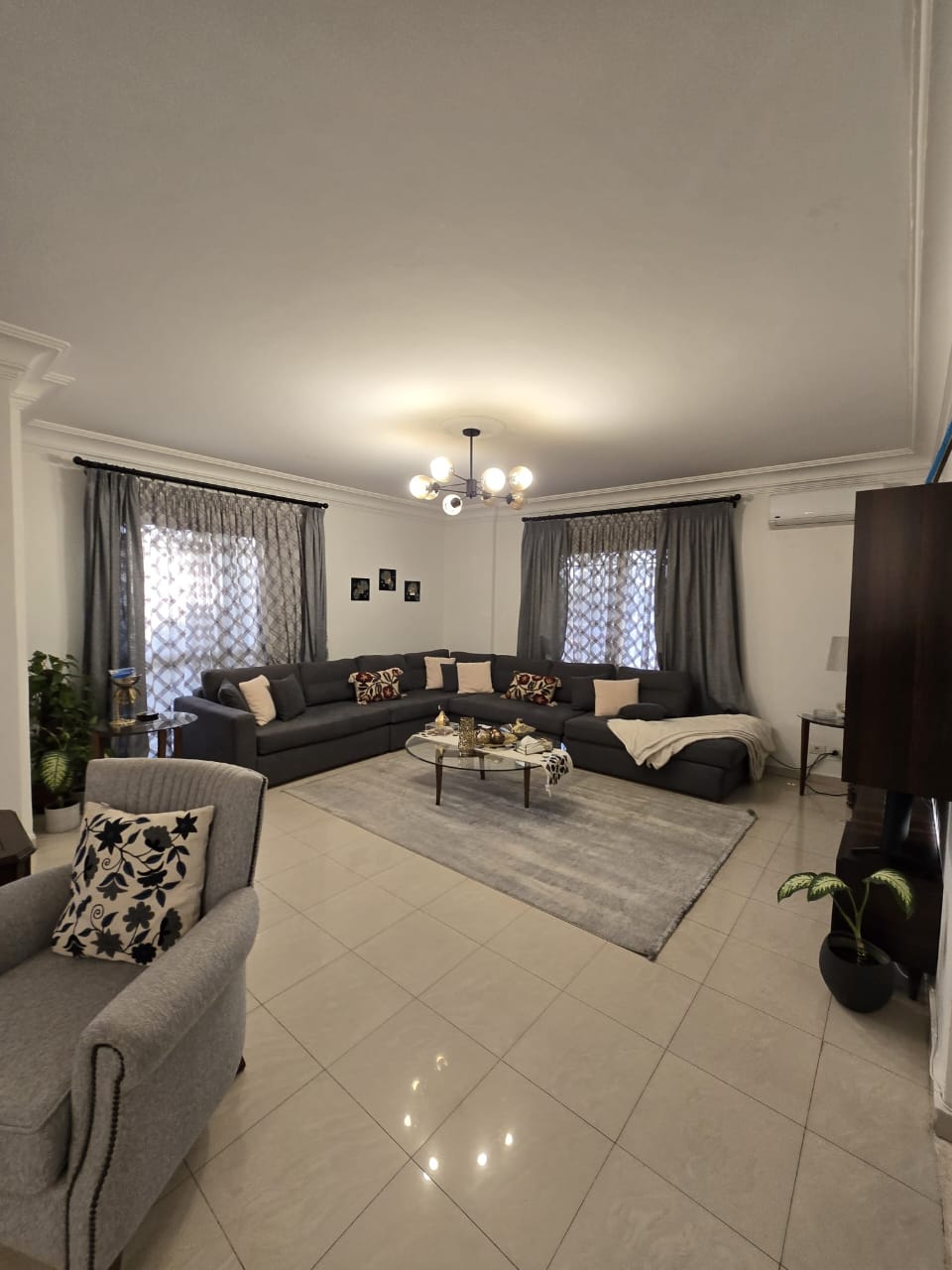 شقة في مدينتي 240 م2 للإيجار قانون جديد بحري 30,000 ج 